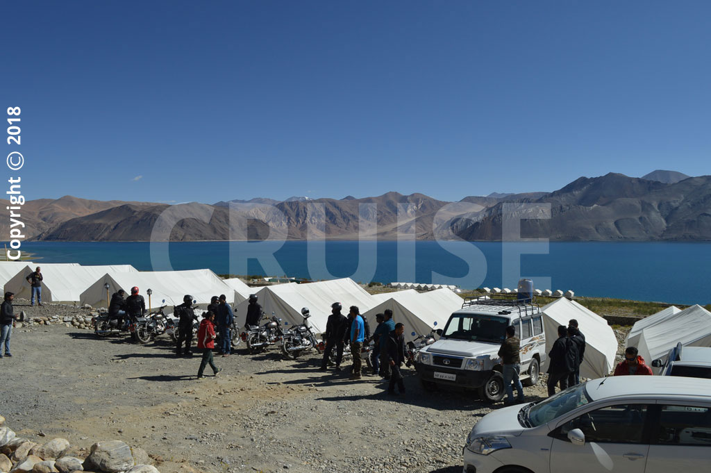 leh ladakh traveler staying in tent