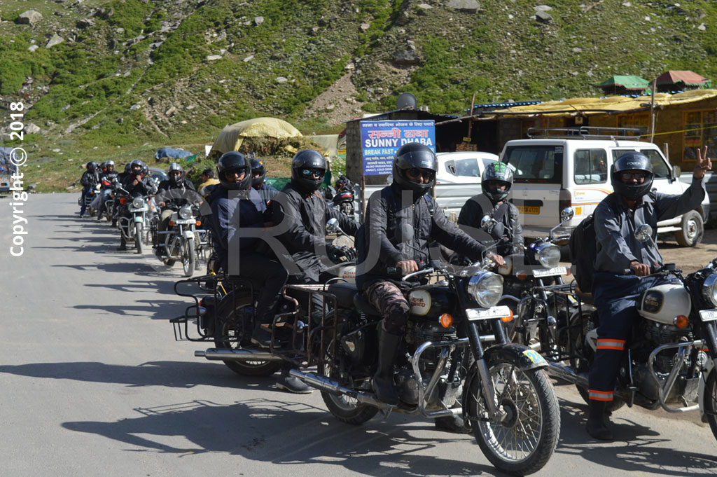 leh ladakh bike trip where people enjoing with bike ride